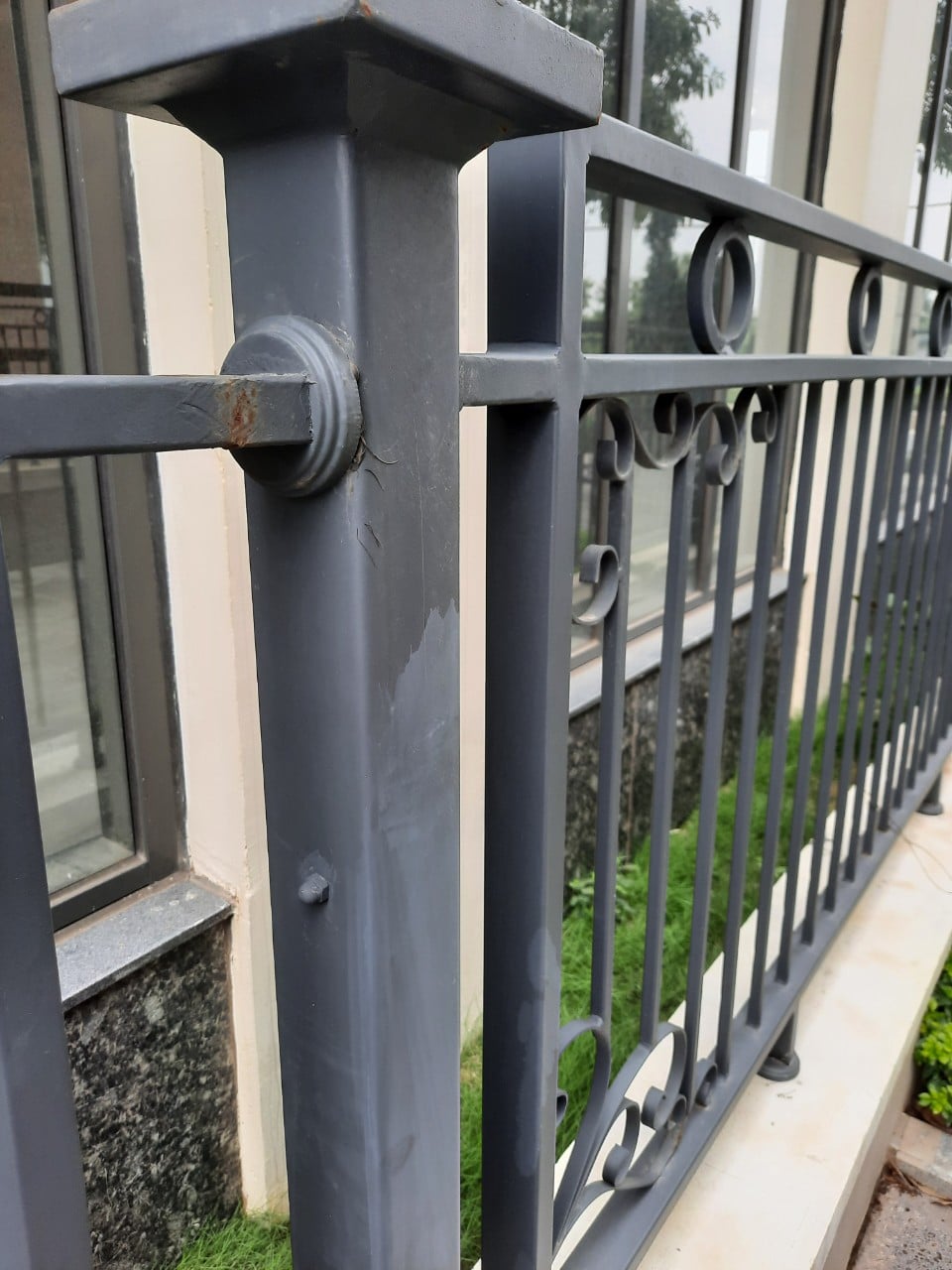 how-to-paint-an-iron-fence-like-a-pro-paints-vision